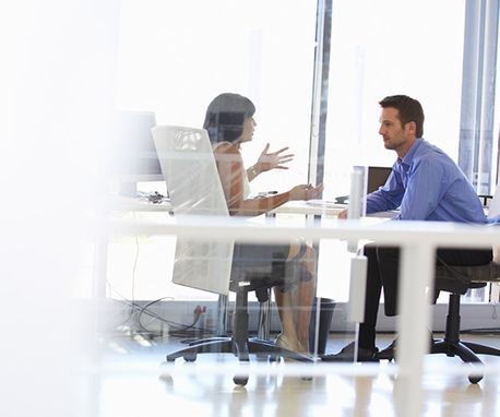 Conversación entre profesional y cliente